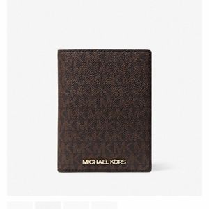 BNWT michael kors jet set passport wallet